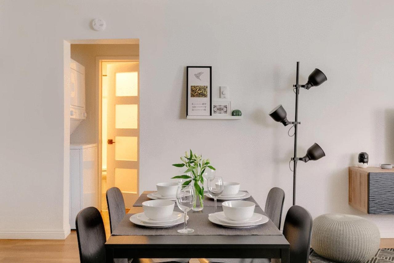 Apartment Sophisticated Long With Patio Dining And Parking Nrp21-00185 *