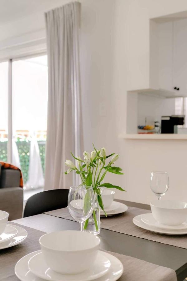 Apartment Sophisticated Long With Patio Dining And Parking Nrp21-00185 *